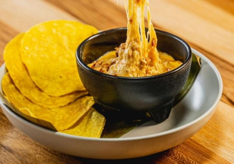 Cazuelas de chorizo con queso